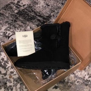 UGG Bailey Button black boot